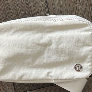 Lululemon everywhere belt bag